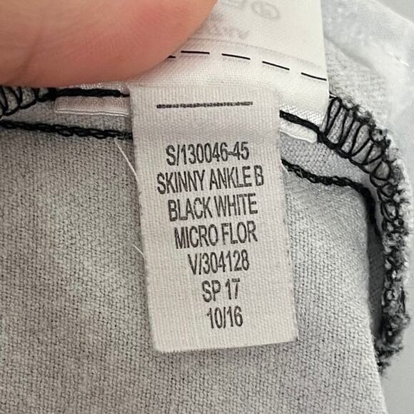 Gap Women's Skinny Ankle Pants 8 Black & White Micro Floral Print Stretch Khakis - Picture 6 of 6